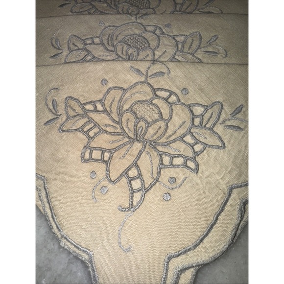 Set Of 8 Vintage Cutwork And Embroidered Dinner Napkins - Picture 2 of 7